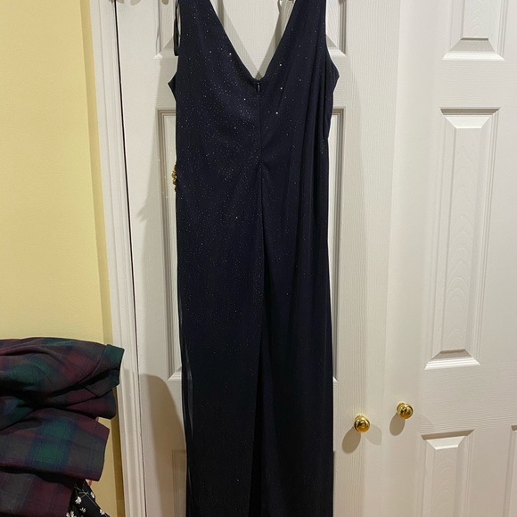 Elegant Gown - Picture 3 of 4